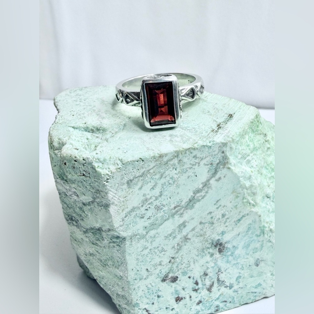 Silpada Vintage Hammered Sterling Silver SUNGLOW Faceted Garnet Ring